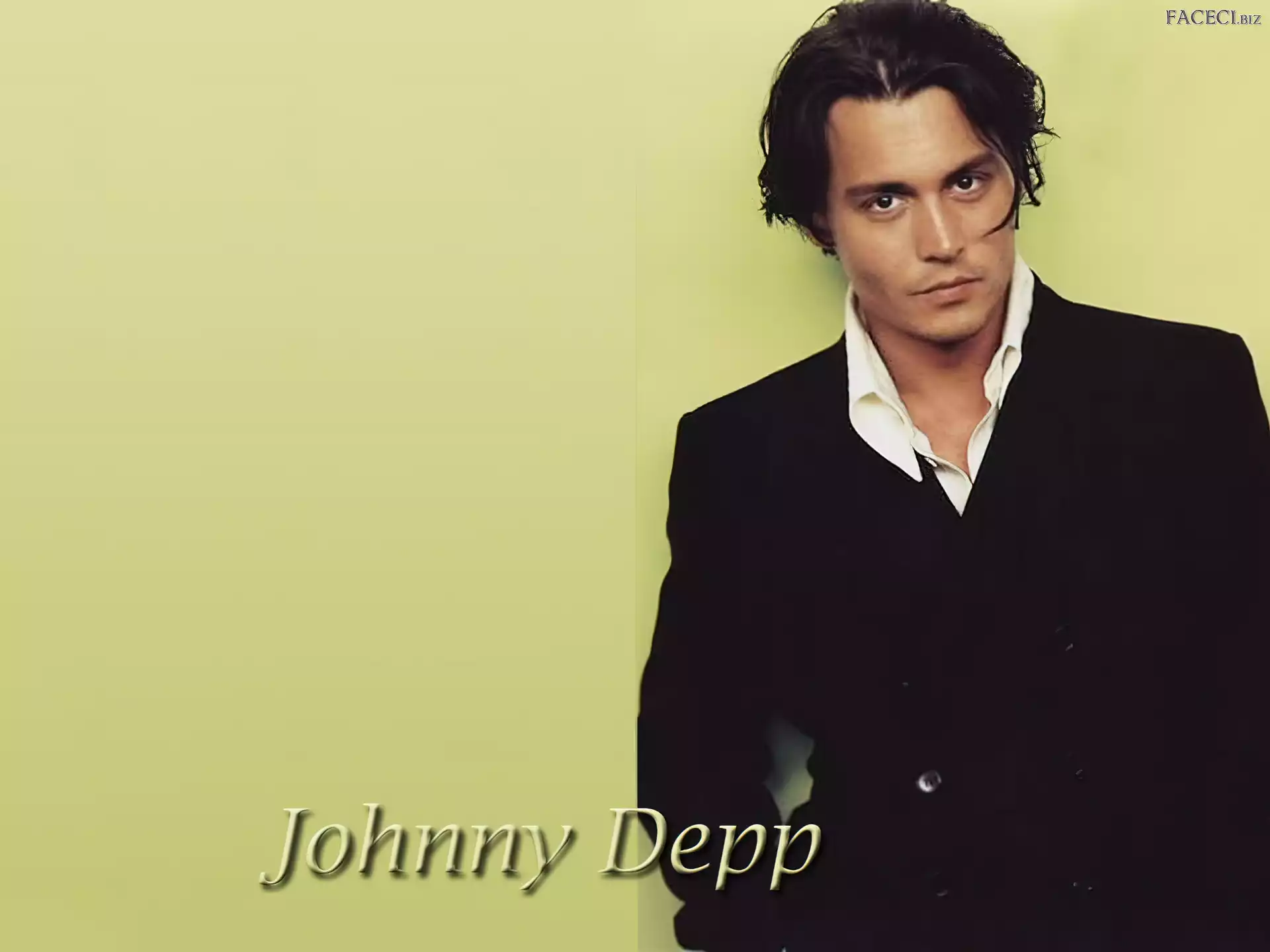 biała koszula, Johnny Depp, czarna marynarka