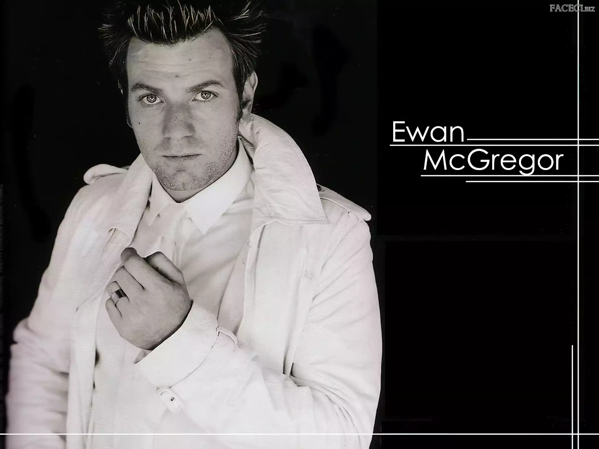Ewan McGregor, biały strój