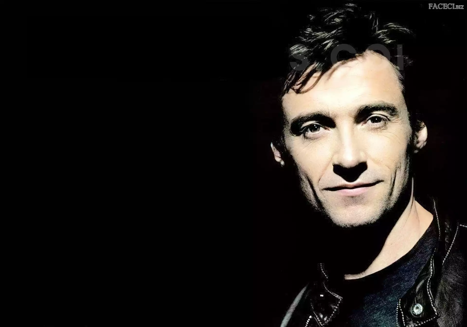 Hugh Jackman, ciemne oczy