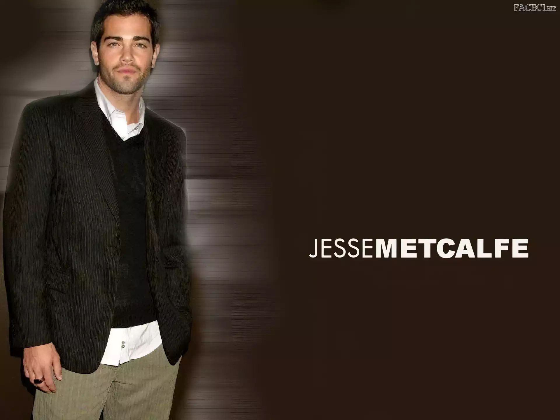 Jesse Metcalfe, czarna marynarka