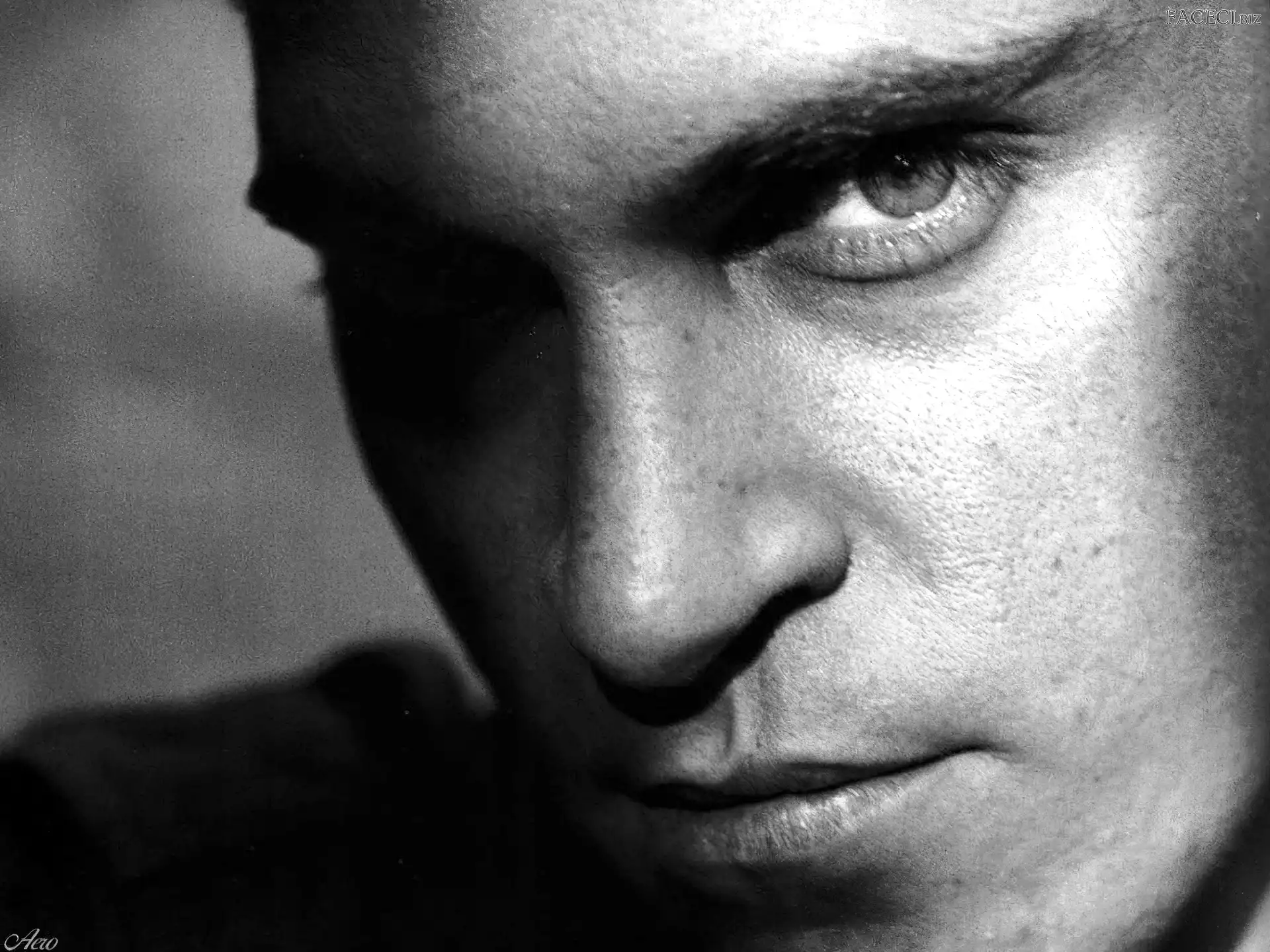 Joaquin Phoenix, duże oko
