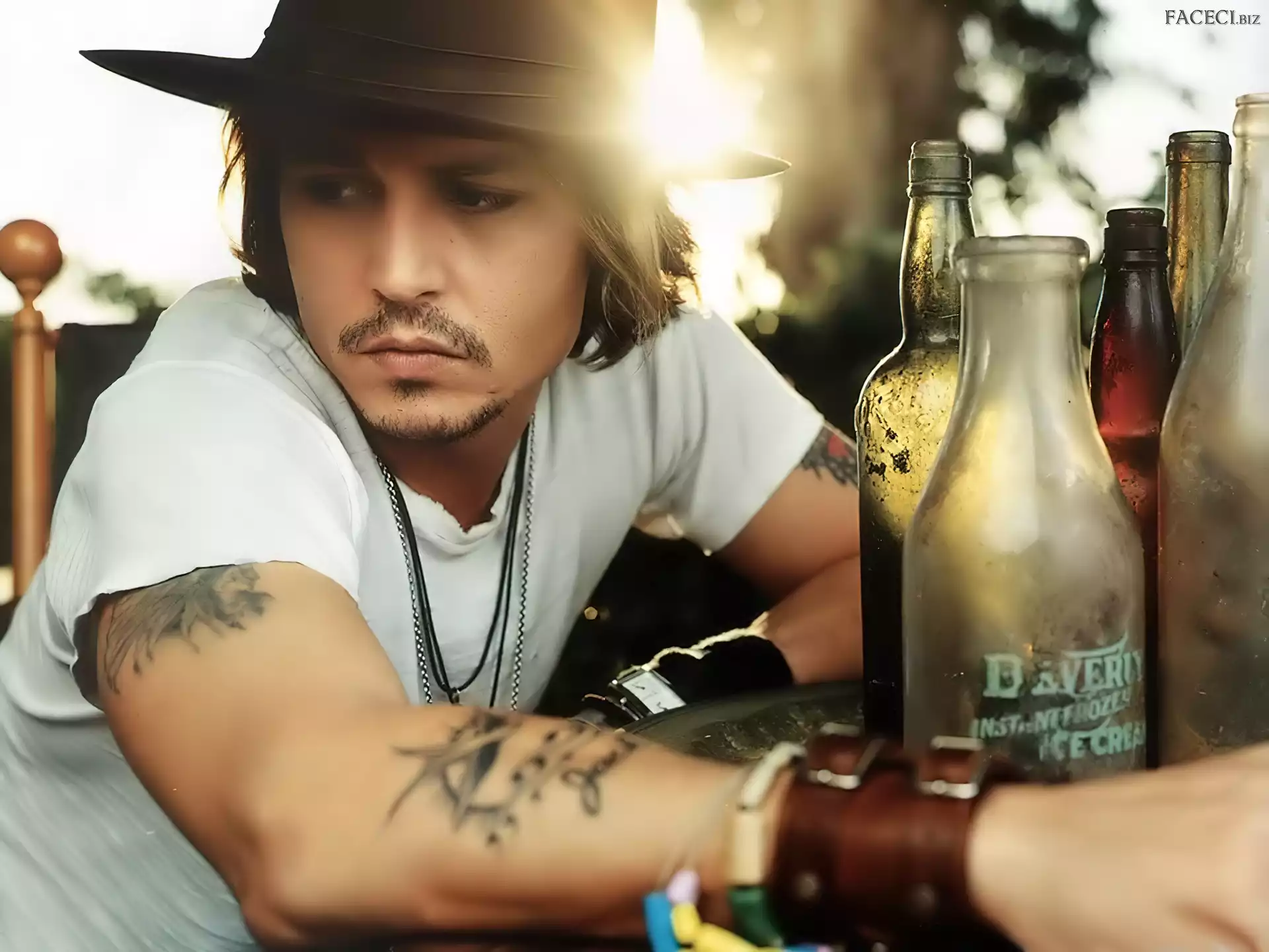 Kapelusz, Johnny Depp, Butelki