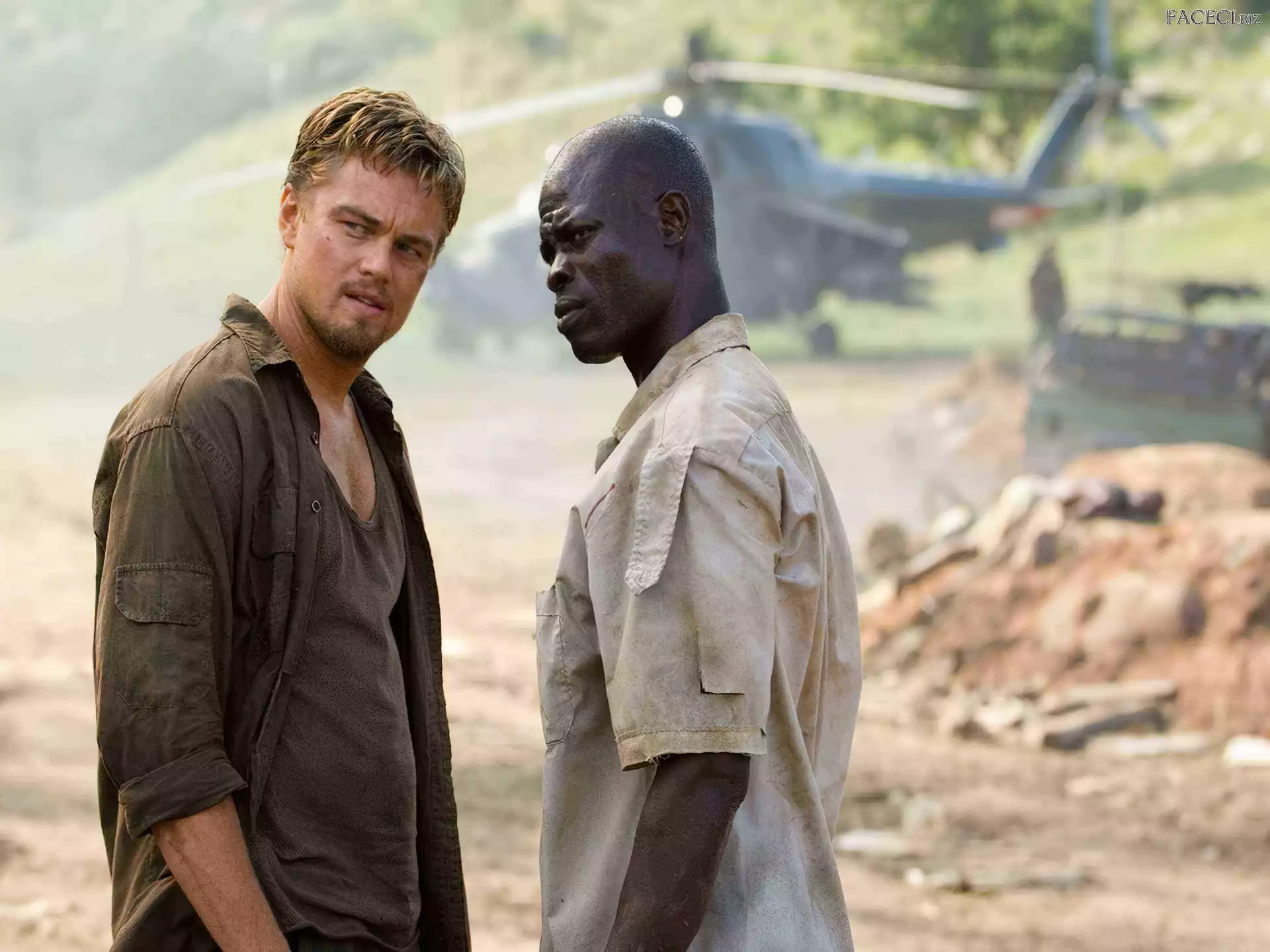 Leonardo DiCaprio, brązowy strój