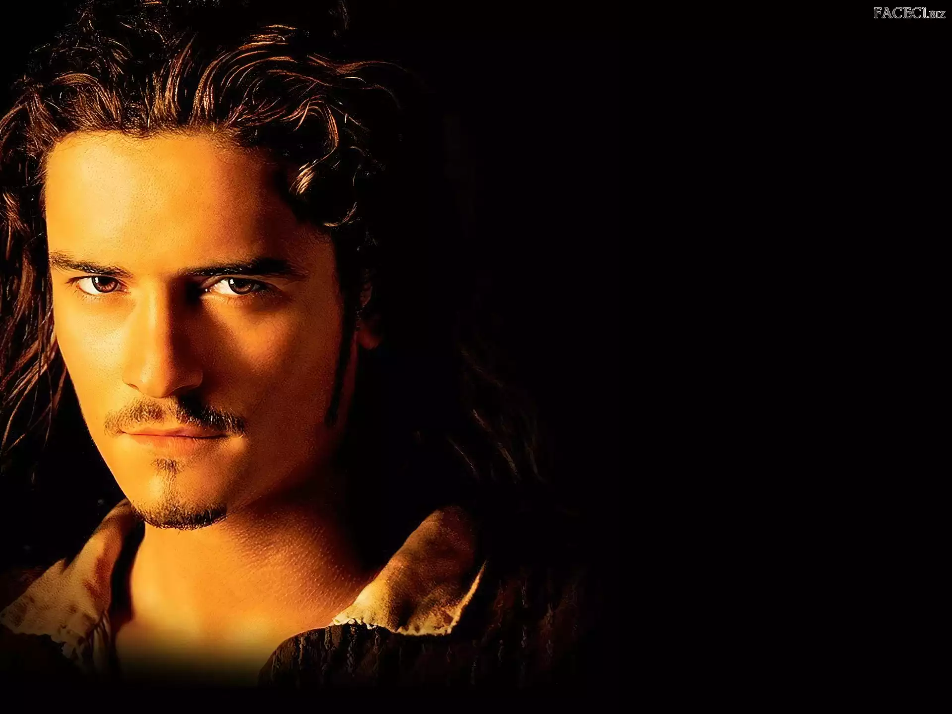 Orlando Bloom, ciemne oczy