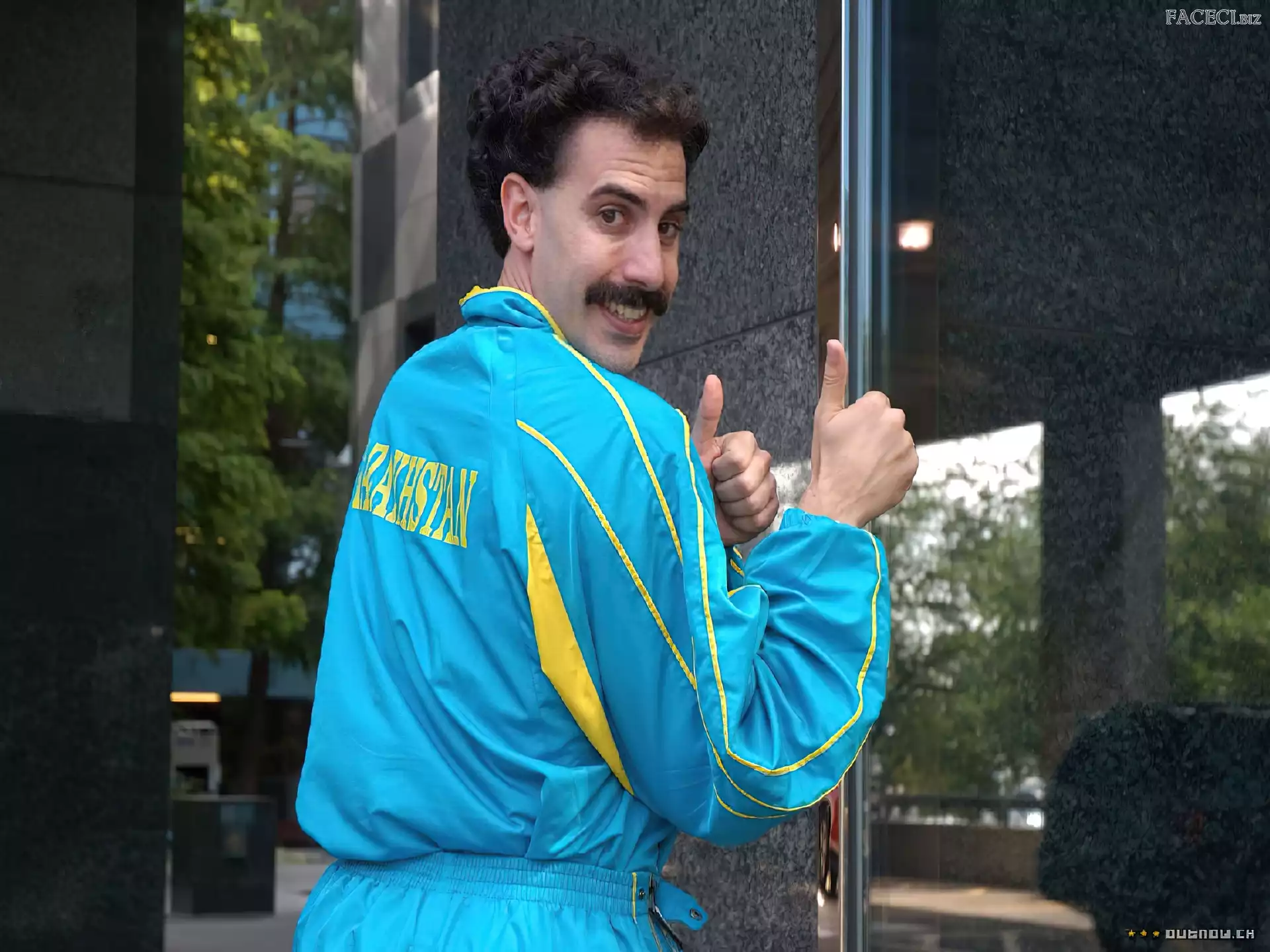 Sasha Baron Cohen, niebieski dres