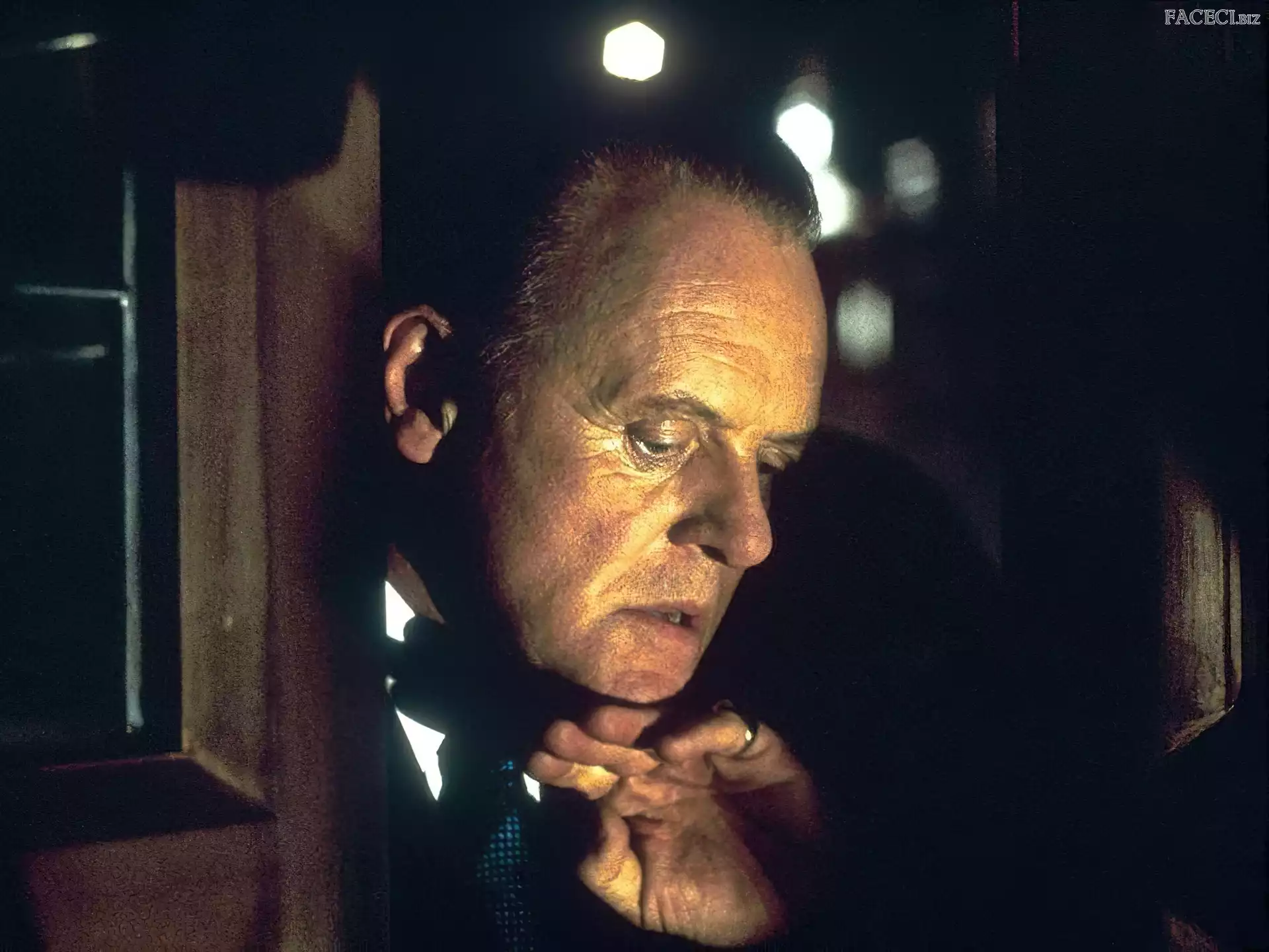 sygnet, Anthony Hopkins, ręka